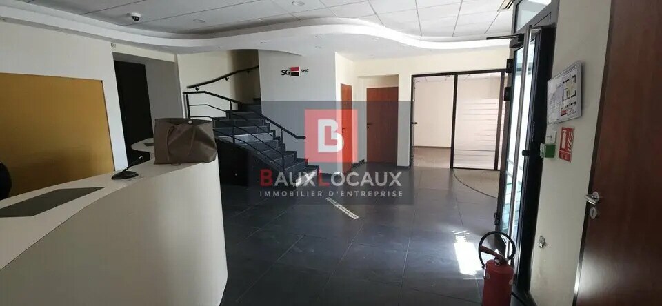 Retail in Carpentras for lease Interior Photo- Image 1 of 7