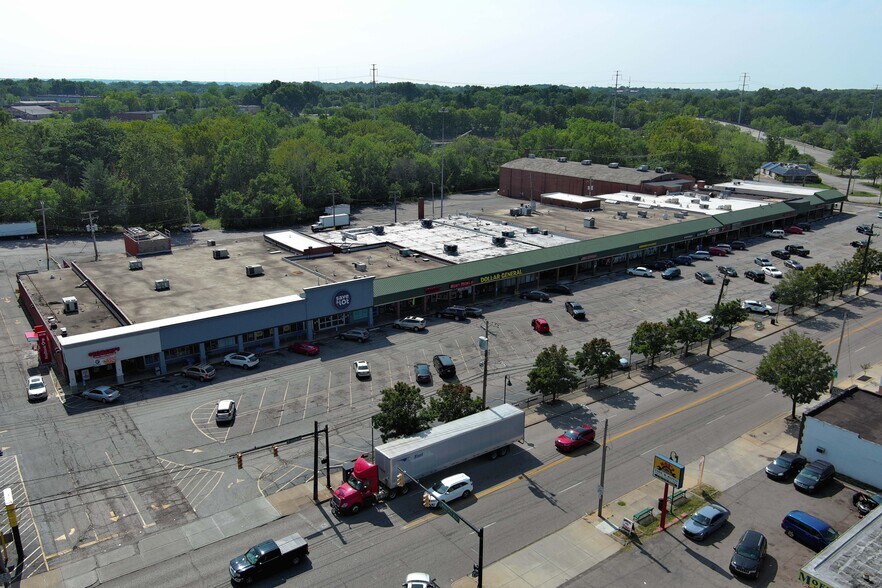 15700-15880 Broadway Ave, Maple Heights, OH à louer - Photo du bâtiment - Image 3 de 6