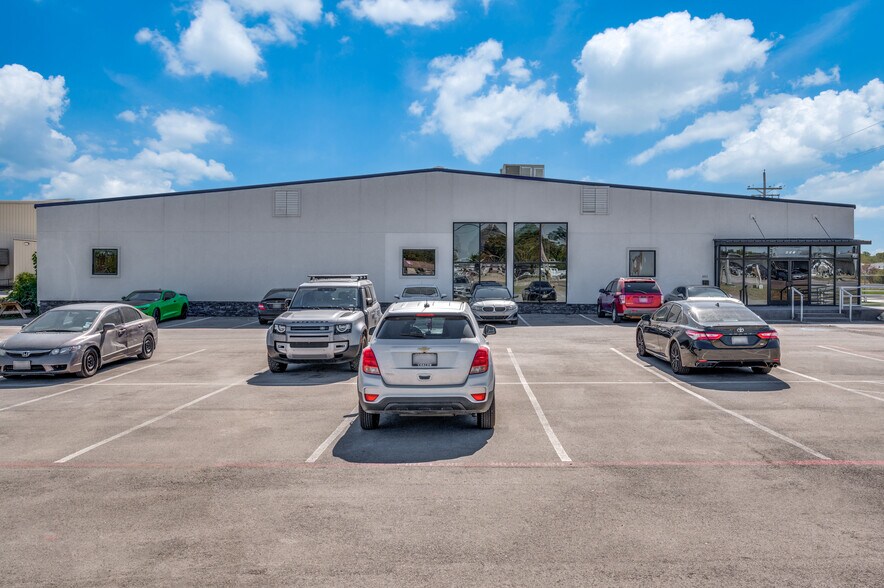 720 E State Highway 121 Byp, Lewisville, TX à vendre - Photo du bâtiment - Image 3 de 12