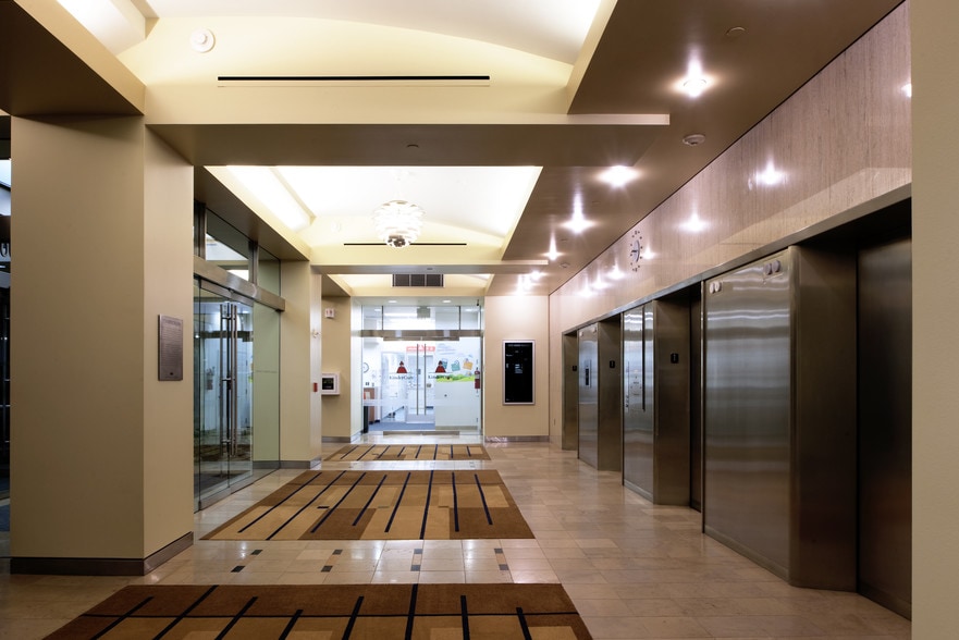 1400-1407 SW 5th Ave, Portland, OR for lease - Lobby - Image 3 of 5