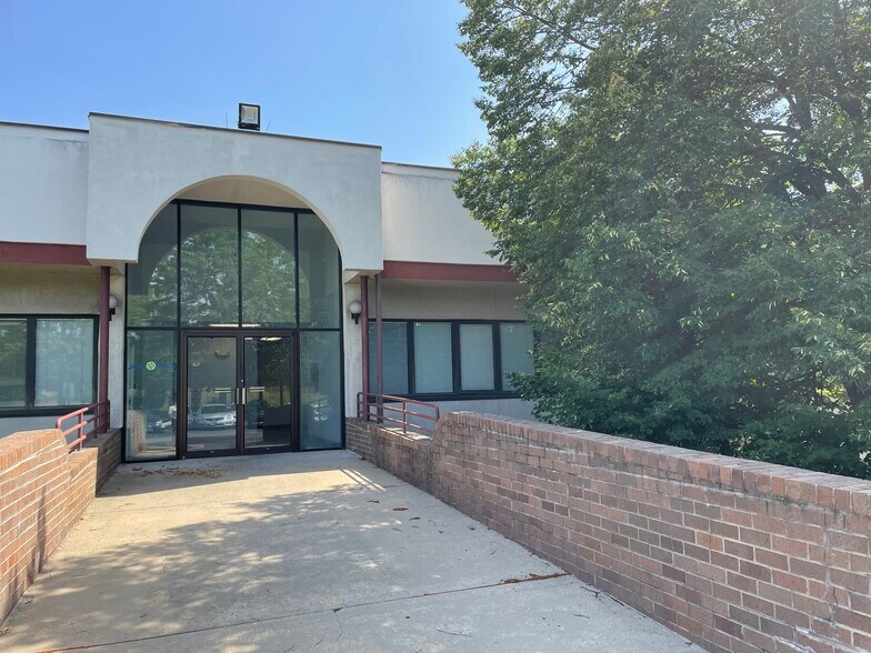 101 Catalpa Dr, La Plata, MD à louer - Photo du bâtiment - Image 3 de 4