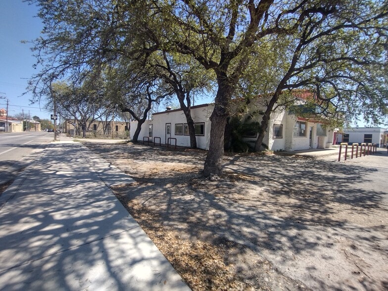 100 Military hwy, Brackettville, TX à vendre - Photo du bâtiment - Image 2 de 6