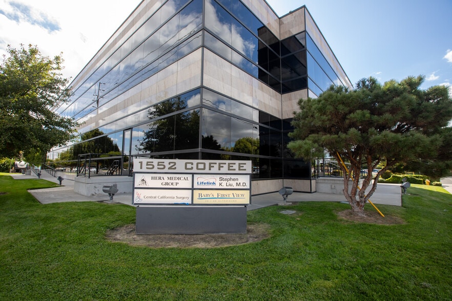 1552 Coffee Rd, Modesto, CA à louer - Photo du bâtiment - Image 2 de 6