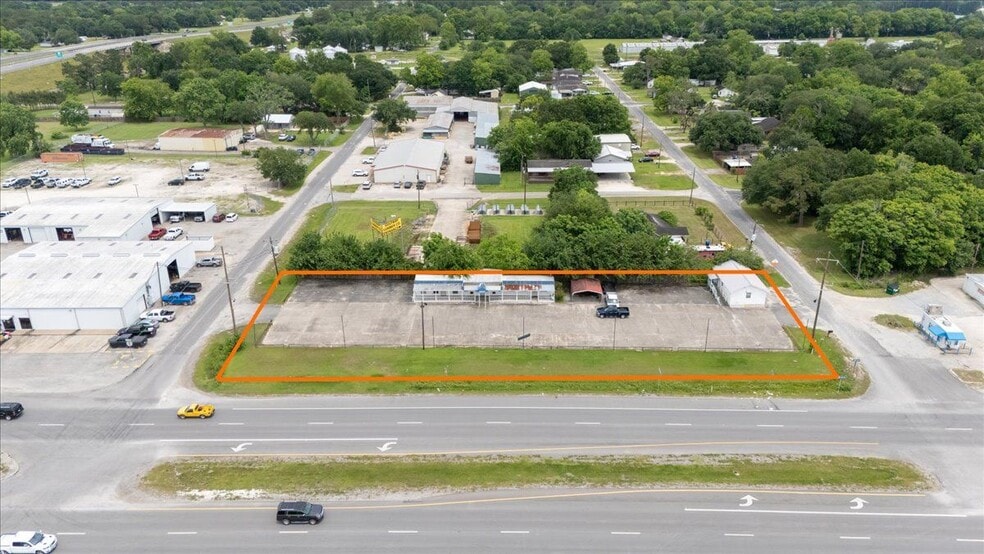 215 Highway 124, Winnie, TX for lease - Building Photo - Image 2 of 3