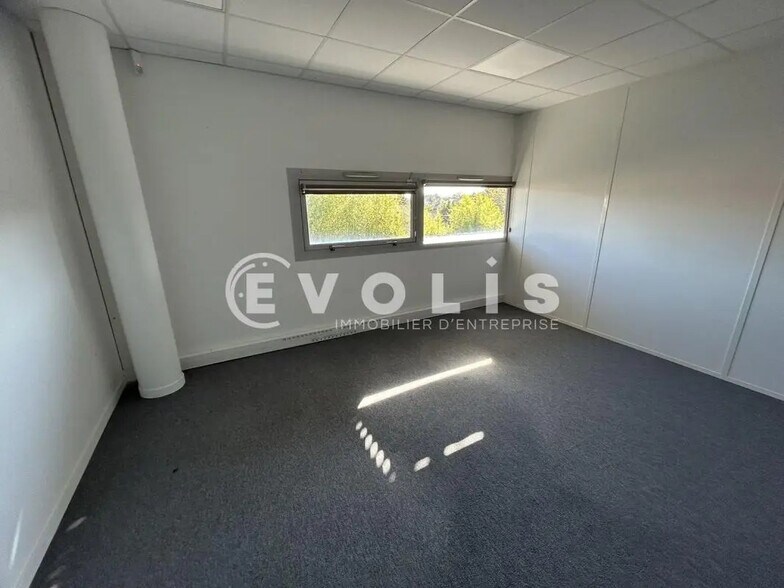 40 Avenue Ferdinand De Lesseps, Canéjan for lease - Interior Photo - Image 2 of 14