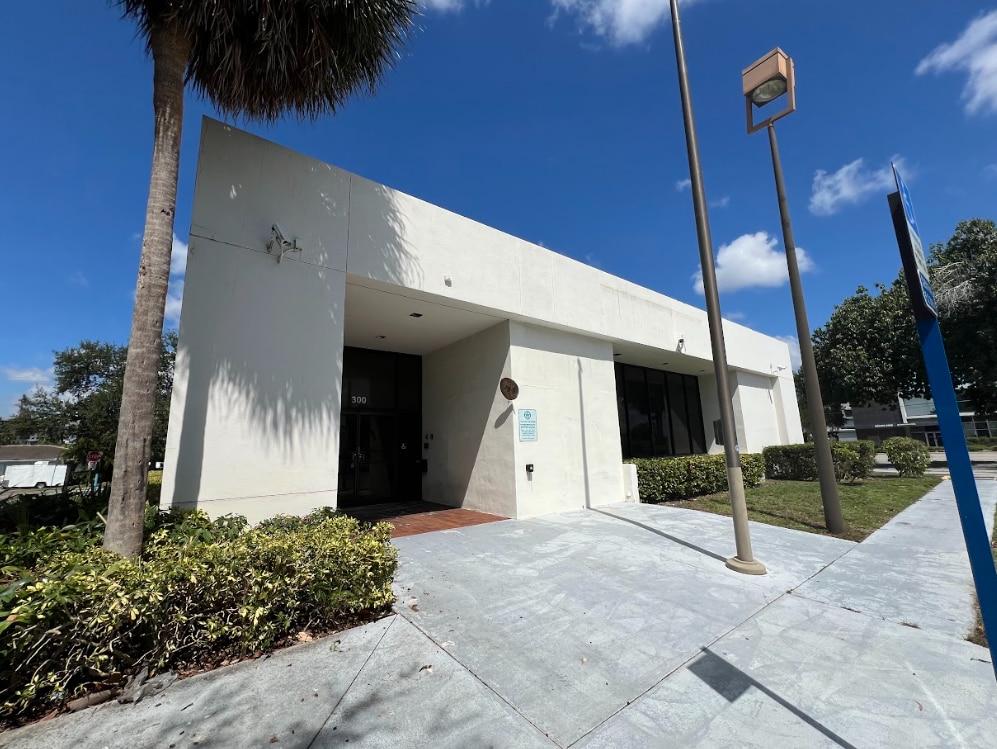 300 E Dania Beach Blvd, Dania, FL for lease Building Photo- Image 1 of 56