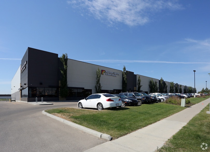 18507-18547 104 Av NW, Edmonton, AB à louer - Photo du bâtiment - Image 2 de 2