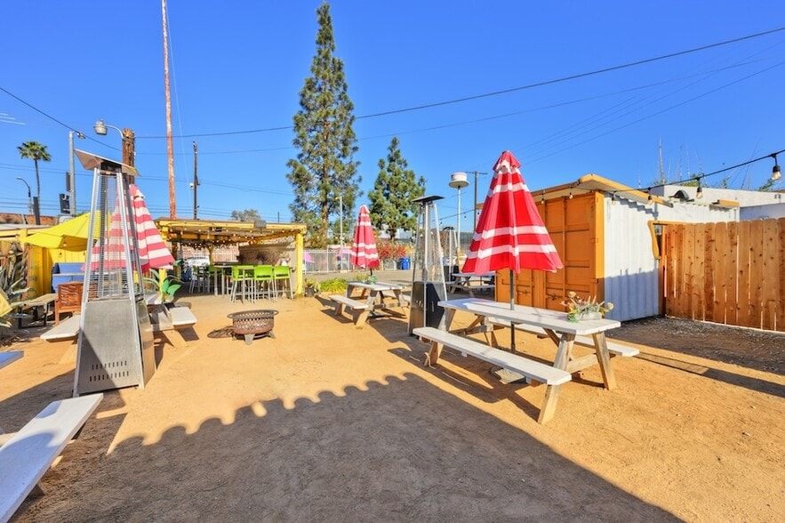 5740-5750 W Adams Blvd, Los Angeles, CA for sale - Building Photo - Image 3 of 11