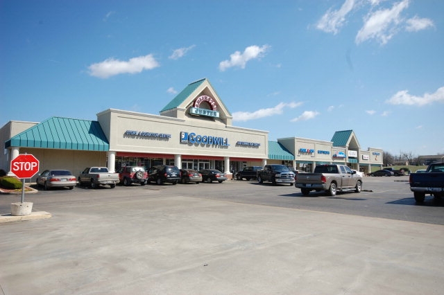 806-840 Arlington Ctr, Ada, OK for lease - Primary Photo - Image 1 of 10