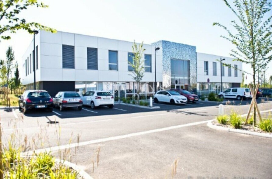 Office in Rang-du-Fliers for sale - Building Photo - Image 1 of 3
