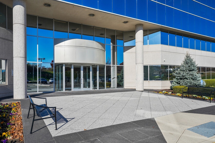 48 S Service Rd, Melville, NY for lease - Building Photo - Image 2 of 20