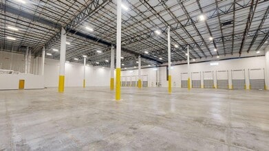 6450 NW 97th Ave, Doral, FL for lease Interior Photo- Image 2 of 6