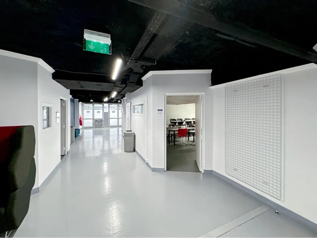 26 Rue De Paradis, Paris for sale Interior Photo- Image 1 of 8