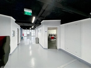 26 Rue De Paradis, Paris for sale Interior Photo- Image 1 of 8