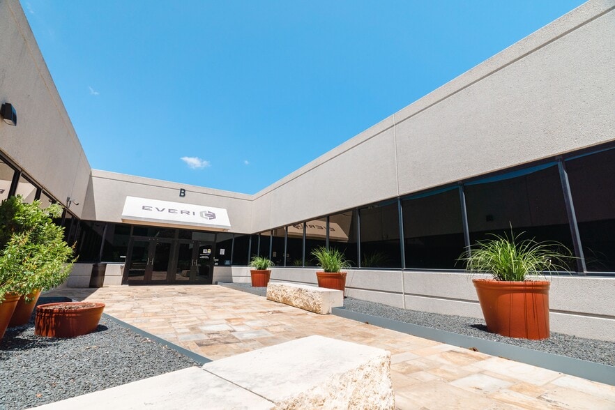 206 Wild Basin Rd S, Austin, TX à vendre - Photo du bâtiment - Image 3 de 20