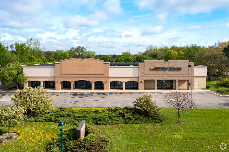 40150-40164 Ford Rd, Canton Township, MI à louer - Photo du bâtiment - Image 2 de 4