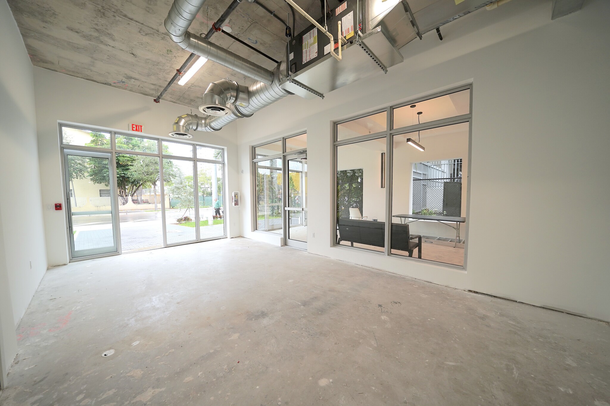 650 SW 1st St, Miami, FL à louer Photo intérieure- Image 1 de 10