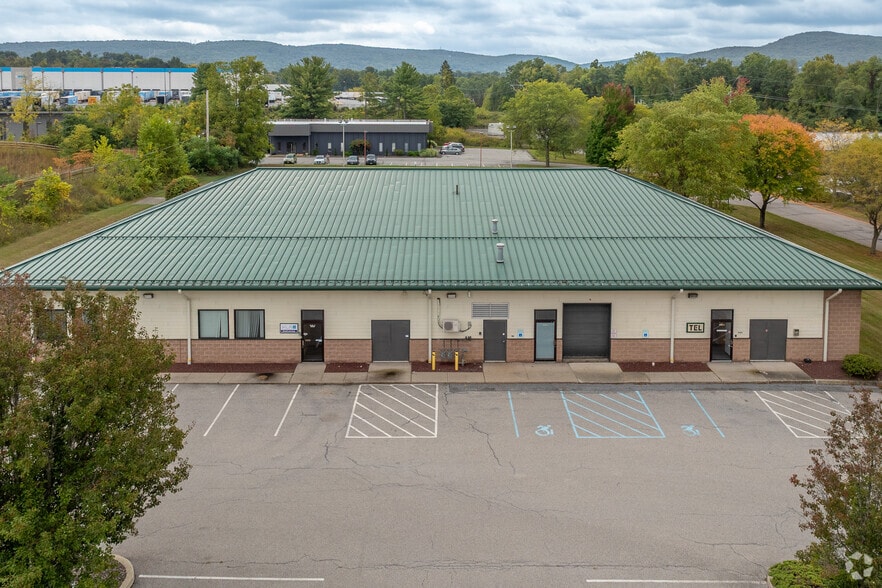 20 Corporate Park Dr, Hopewell Junction, NY for lease - Building Photo - Image 2 of 4