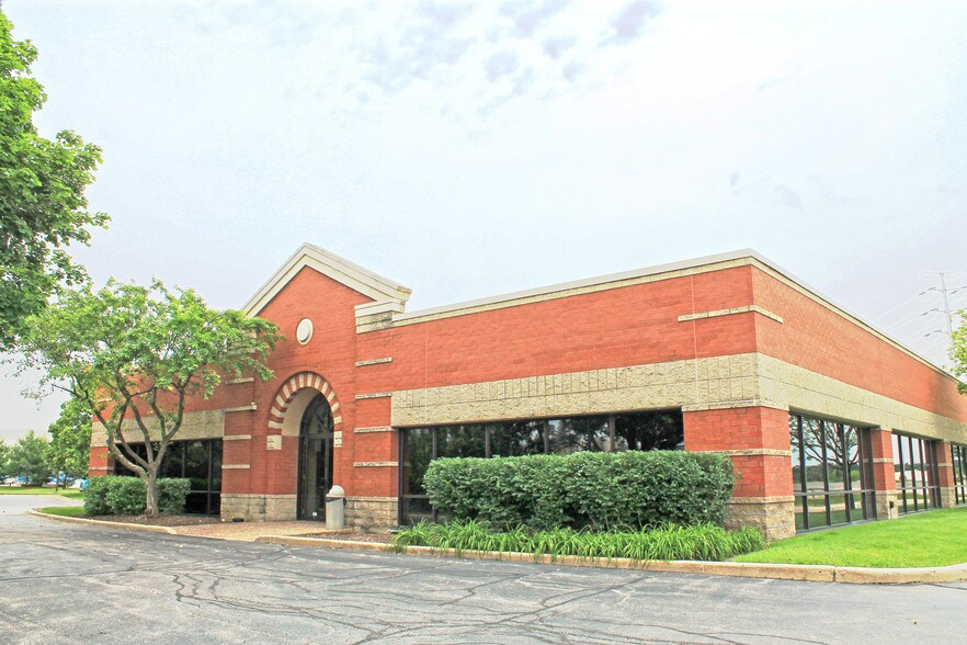 385 Airport Rd, Elgin, IL à louer - Photo du bâtiment - Image 2 de 10