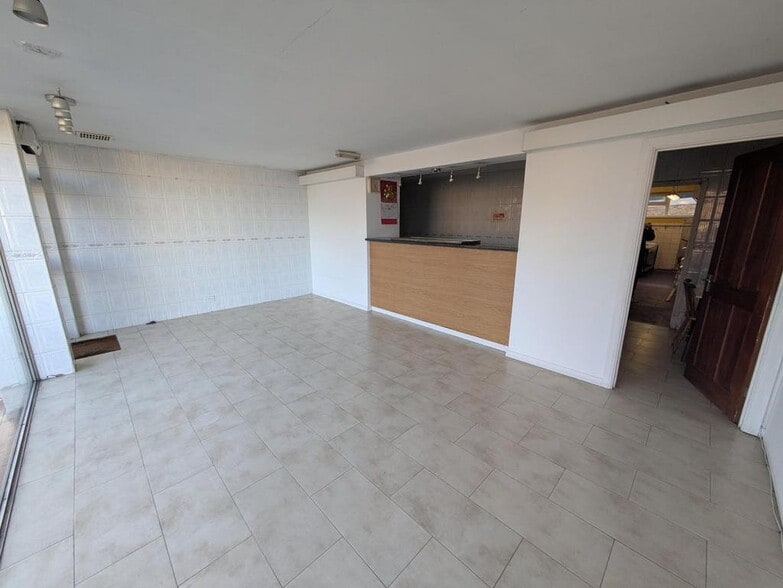 7 Creswell Corner, Woking for sale - Building Photo - Image 2 of 4