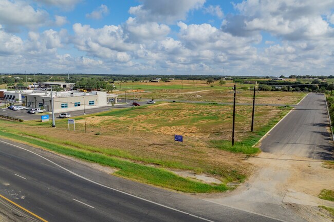 More details for 208 Live Oak Way, Floresville, TX - Land for Sale