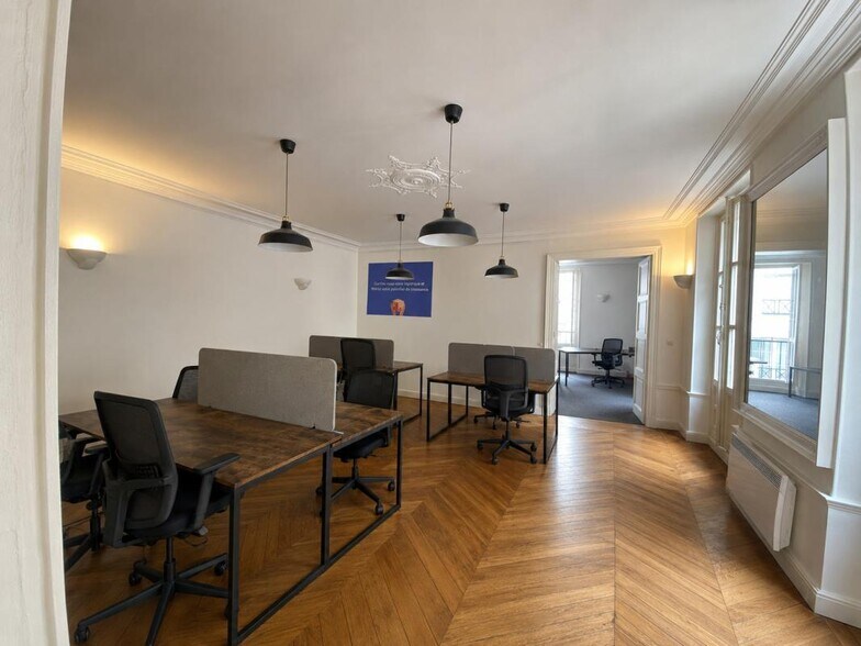 Rue Juillet, Paris à louer - Photo du bâtiment - Image 1 de 7
