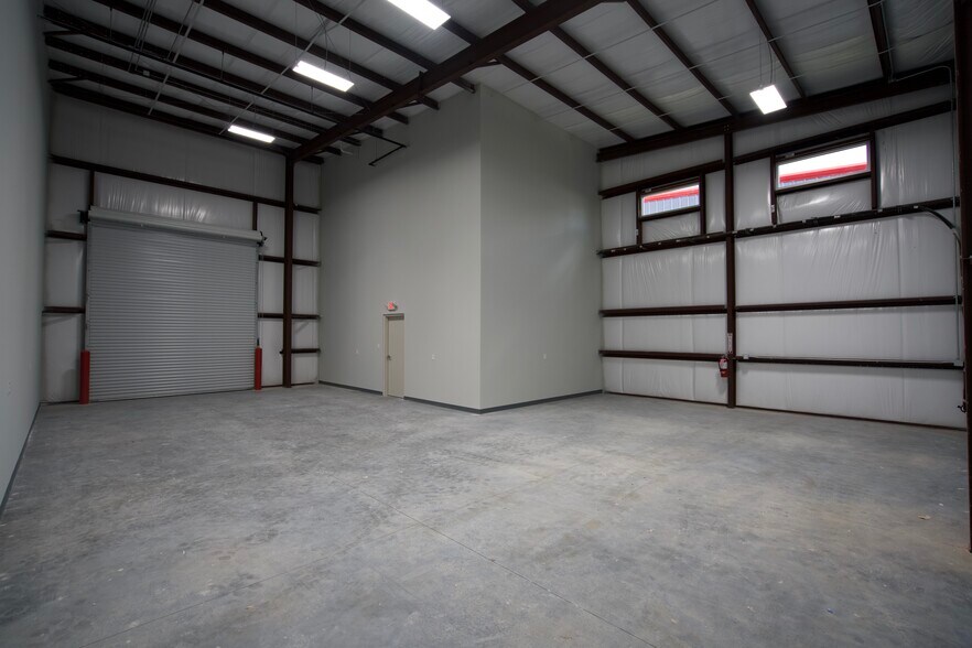 32223 Tamina Rt, Magnolia, TX à louer - Photo du bâtiment - Image 2 de 18