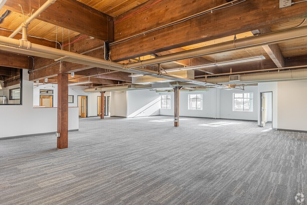 819 SE Morrison St, Portland, OR for lease Interior Photo- Image 1 of 4