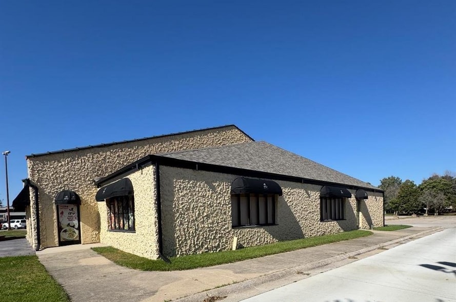 2960 4th St SW, Mason City, IA for sale - Building Photo - Image 2 of 11