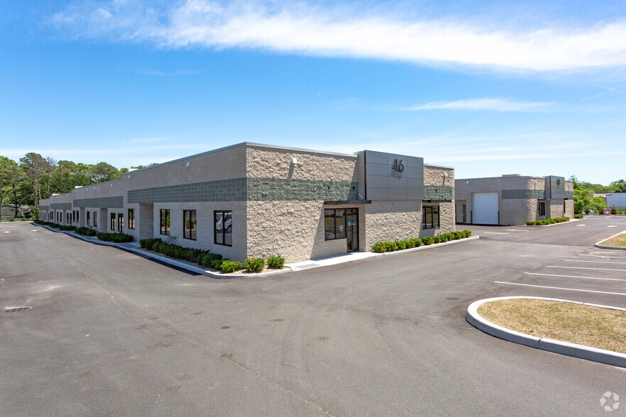46-48 Windsor Pl, Central Islip, NY for lease - Building Photo - Image 2 of 12