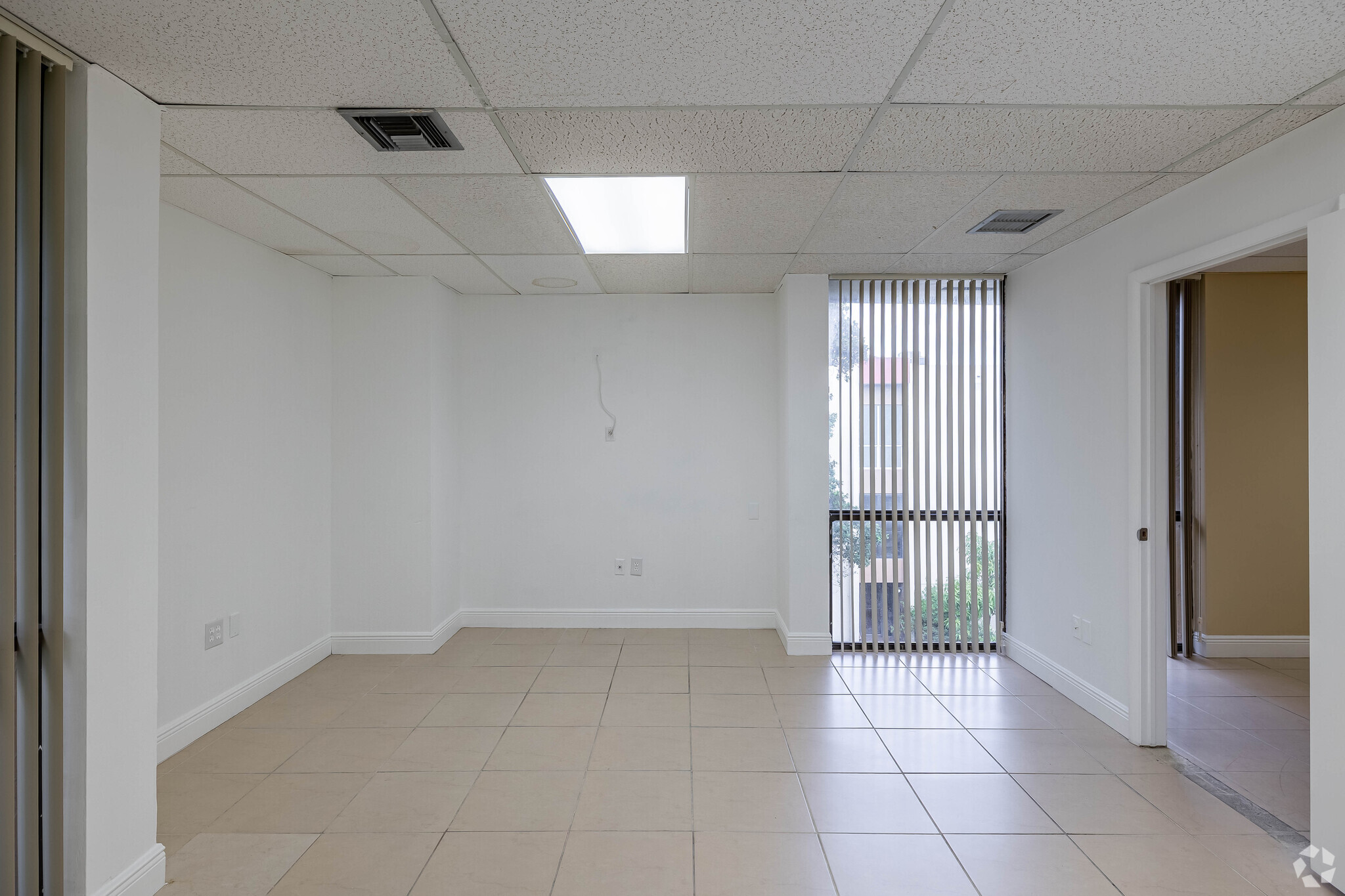 540 NW 165th St, Miami, FL for lease Interior Photo- Image 1 of 4