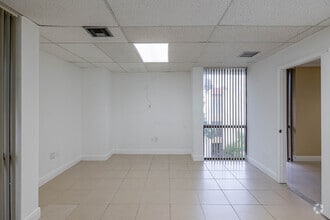 540 NW 165th St, Miami, FL for lease Interior Photo- Image 1 of 4