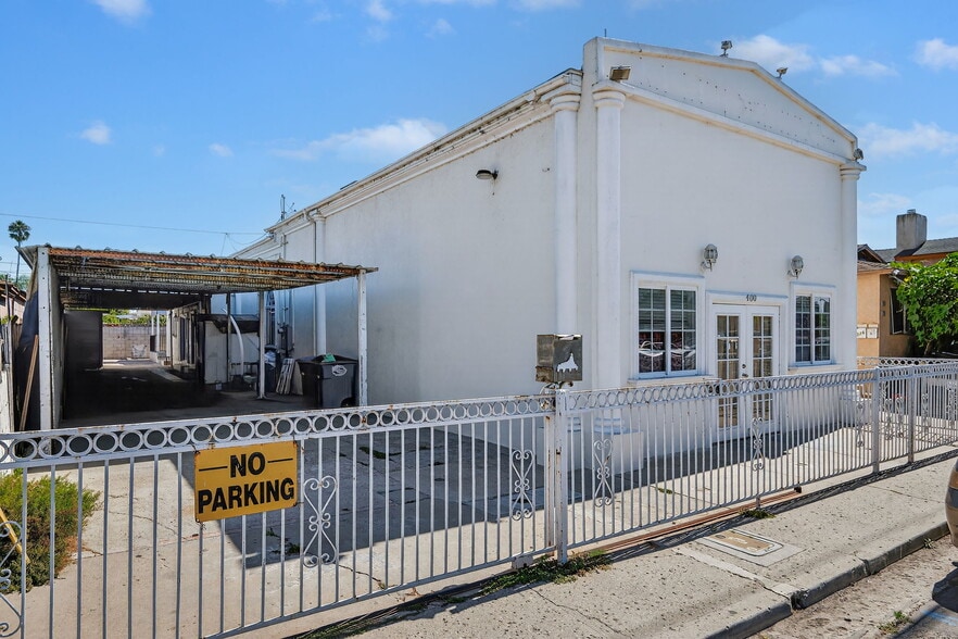 400 N Hayes Ave, Oxnard, CA for sale - Primary Photo - Image 1 of 27