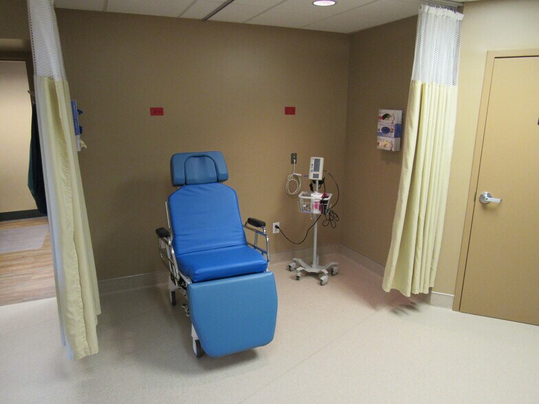 101 2nd St NE, Auburn, WA à louer - Photo intérieure - Image 2 de 9