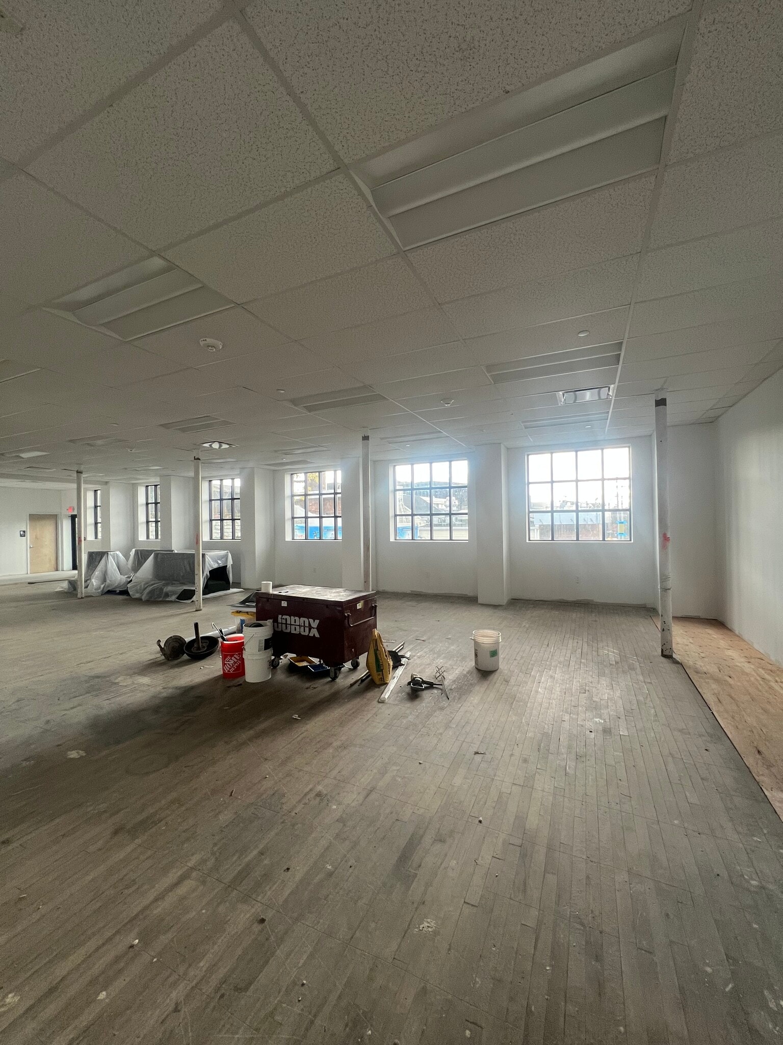 190 Mineola Ave, Roslyn Heights, NY à louer Photo du bâtiment- Image 1 de 5