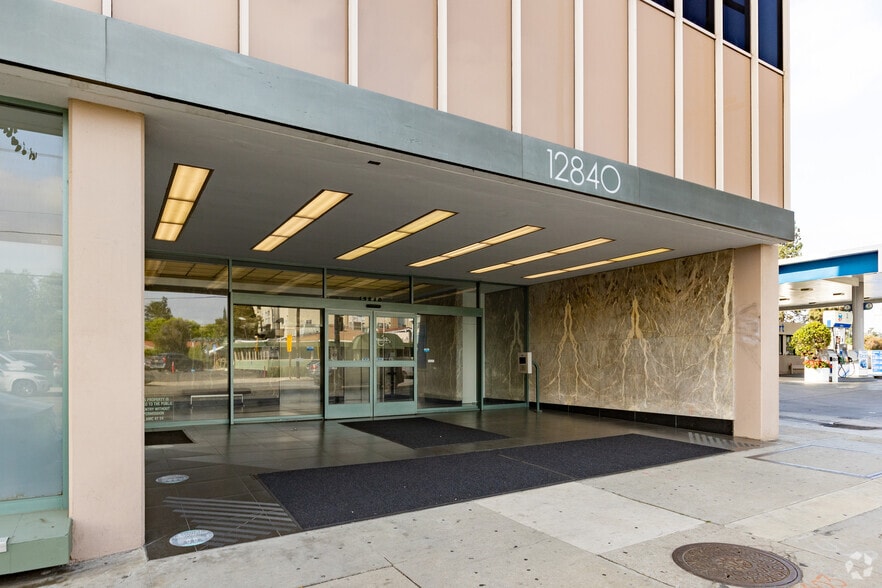 12840 Riverside Dr, Valley Village, CA for lease - Building Photo - Image 2 of 7