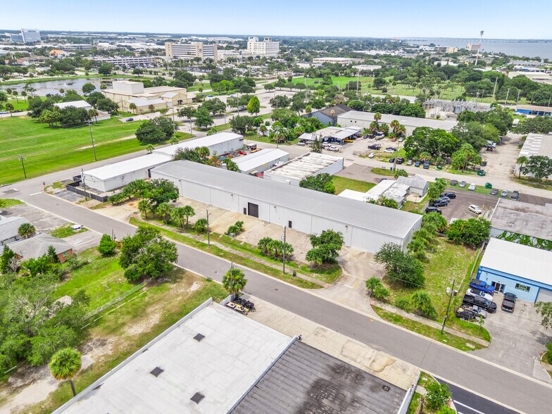 716 Columbus Ave, Melbourne, FL à louer - Aérien - Image 2 de 37