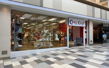 The Square, Camberley à louer Photo du bâtiment- Image 1 de 1