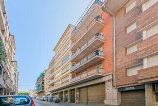Plus de détails pour Multi-résidentiel à vendre
