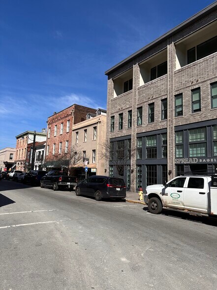 12 W State St, Savannah, GA à louer - Photo du bâtiment - Image 3 de 3