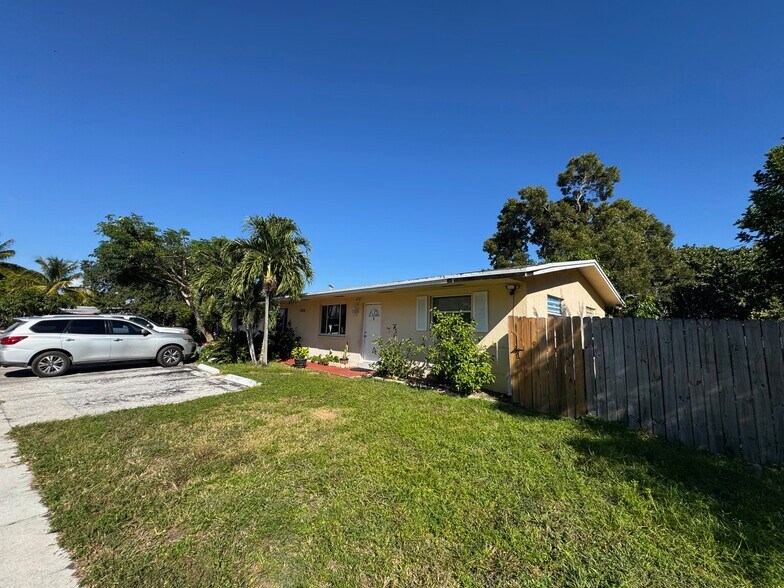 2200 SW 42nd Ave, Fort Lauderdale, FL à vendre - Photo du bâtiment - Image 3 de 24