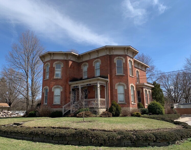 4546 N Ridge Rd E, Geneva, OH à vendre - Photo principale - Image 1 de 24