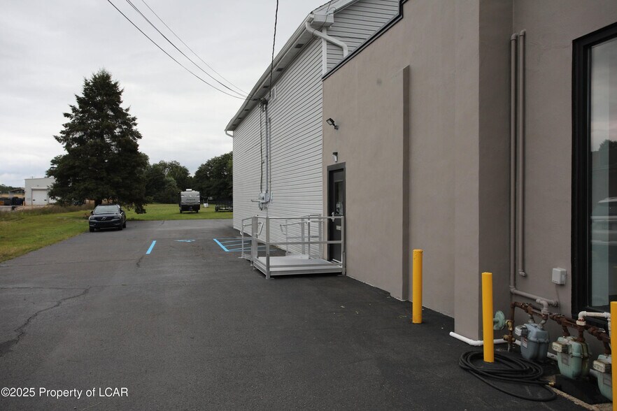 131 W 8th St, Wyoming, PA à louer - Photo du bâtiment - Image 2 de 5