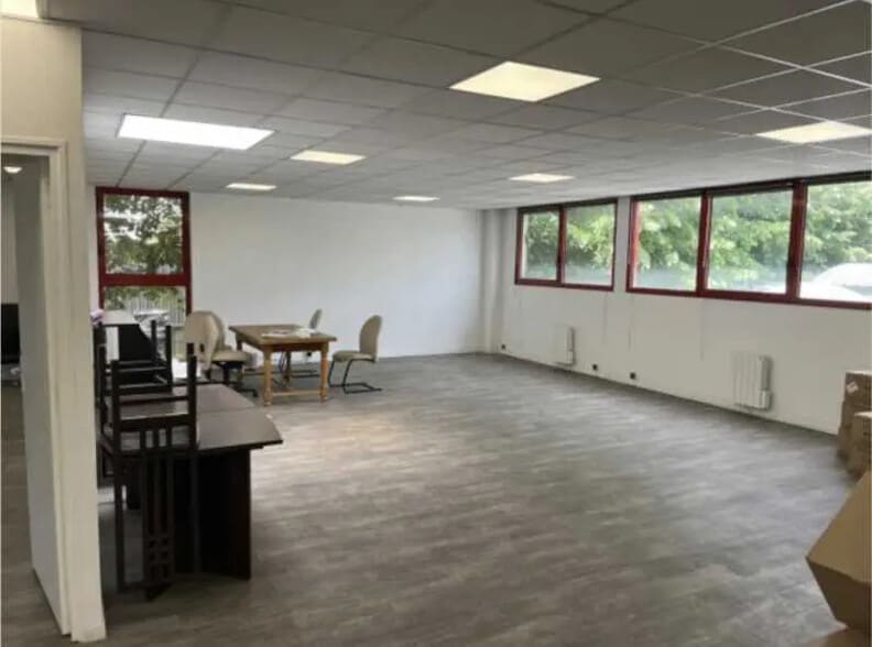 Flex in Le Blanc-Mesnil for lease - Building Photo - Image 3 of 3