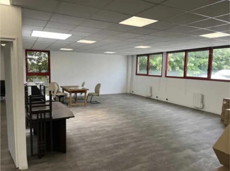 Flex dans Le Blanc-Mesnil à louer - Photo du bâtiment - Image 3 de 3