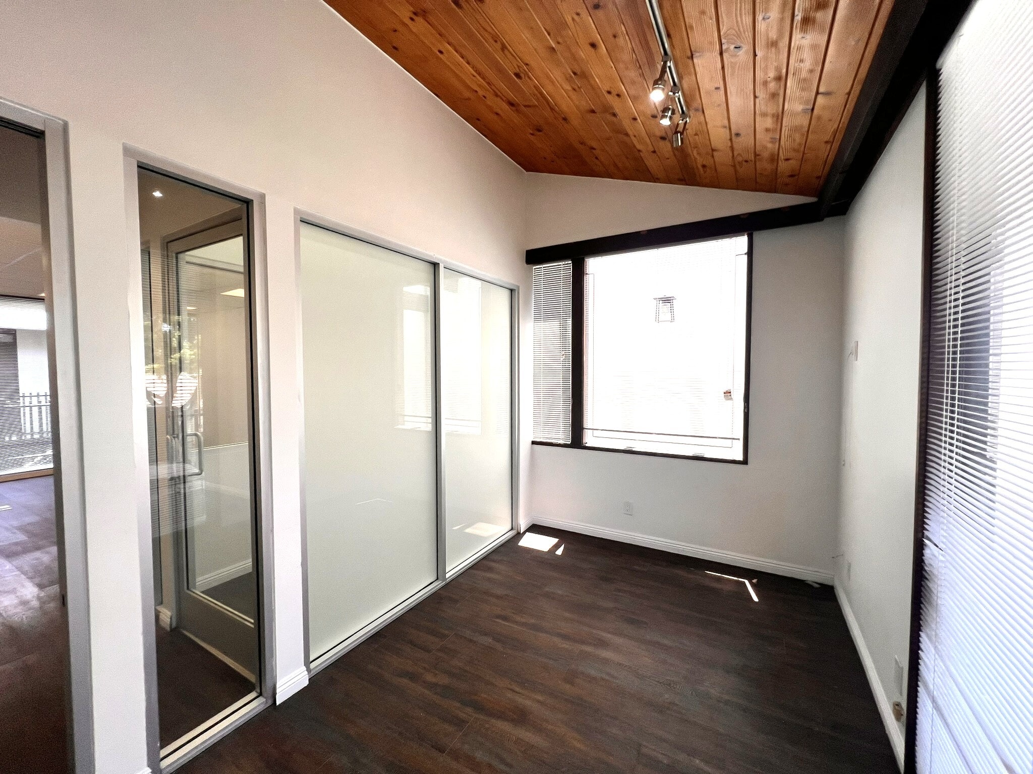 2665 30th St, Santa Monica, CA for lease Interior Photo- Image 1 of 13