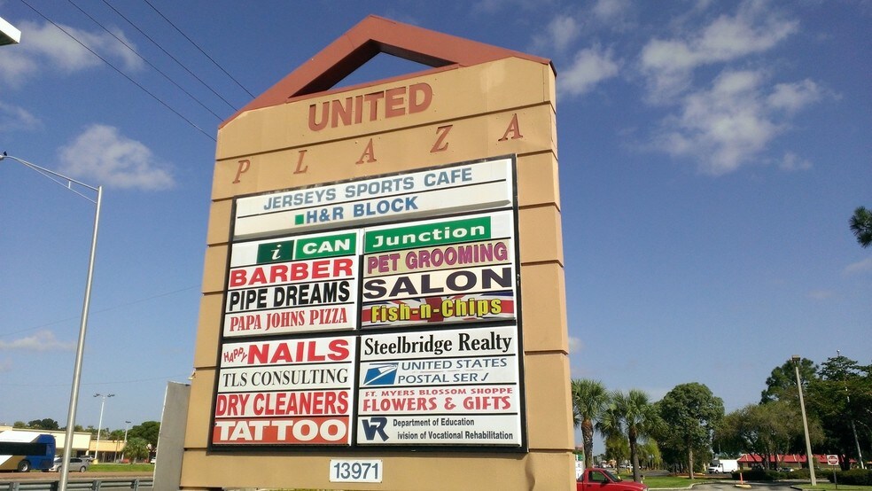 13971 N Cleveland Ave, North Fort Myers, FL à louer - Photo du bâtiment - Image 2 de 13