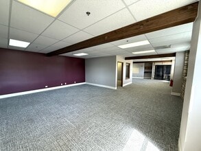 Flinn St, Batavia, IL for lease Interior Photo- Image 2 of 14