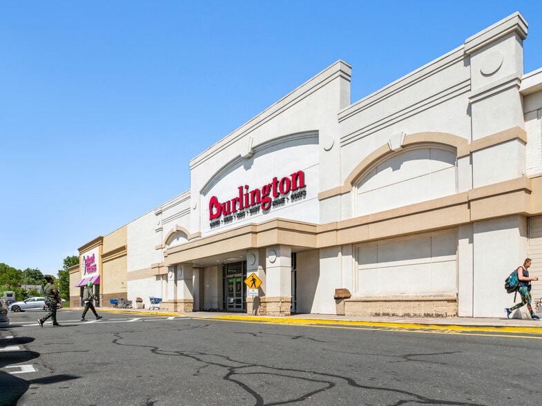 271-421 Cottage Grove Rd, Bloomfield, CT for lease - Building Photo - Image 2 of 17