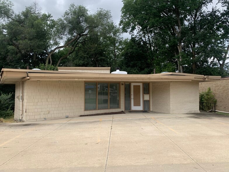 1821 Fulton Dr NW, Canton, OH for sale - Building Photo - Image 2 of 8